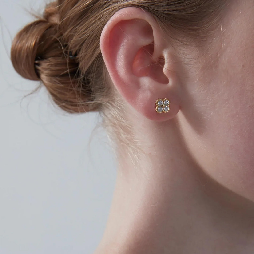 Yuna 4-Leaf Clover Round-Edge Moissanite Stud Earring 6