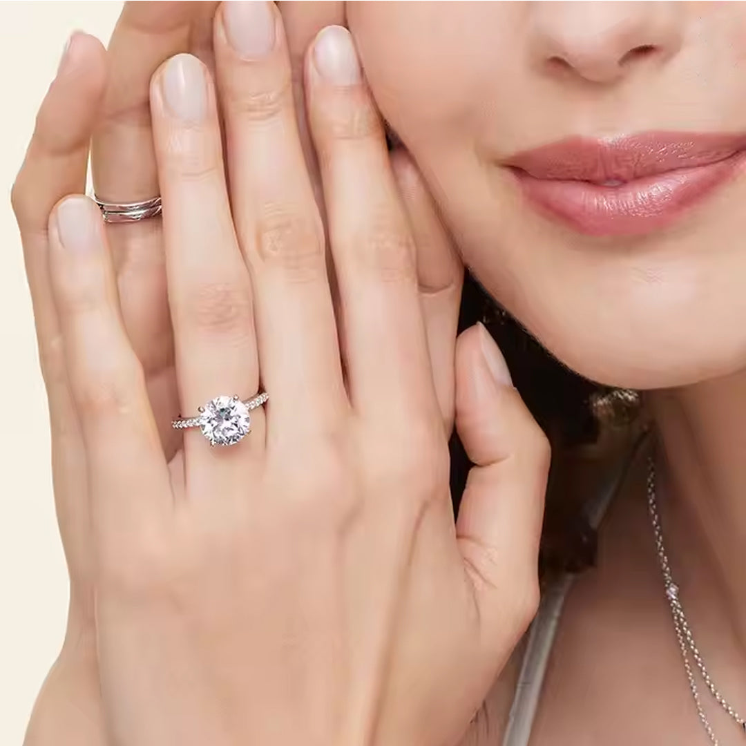 Ophelis Round-Cut Pavé Moissanite Ring 1